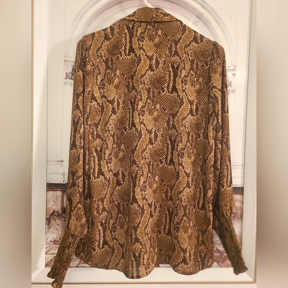 EXPRESS - New- Button Up Collared Snake Print Blouse - Picture 10 of 12